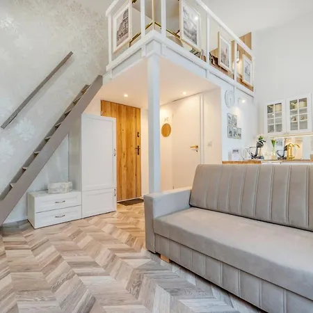 - Fireplace, Location By Rentujemy Appartement