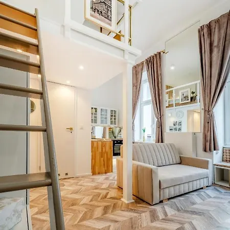 - Fireplace, Location By Rentujemy Apartment Łódź